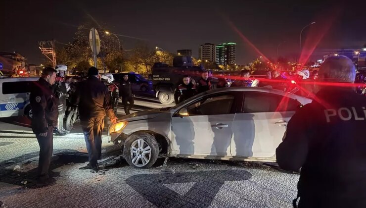 Yüreğir’de Dur İhtarına Uymayan Araç Takibi Sırasında Kaza: 2 Polis Yaralandı